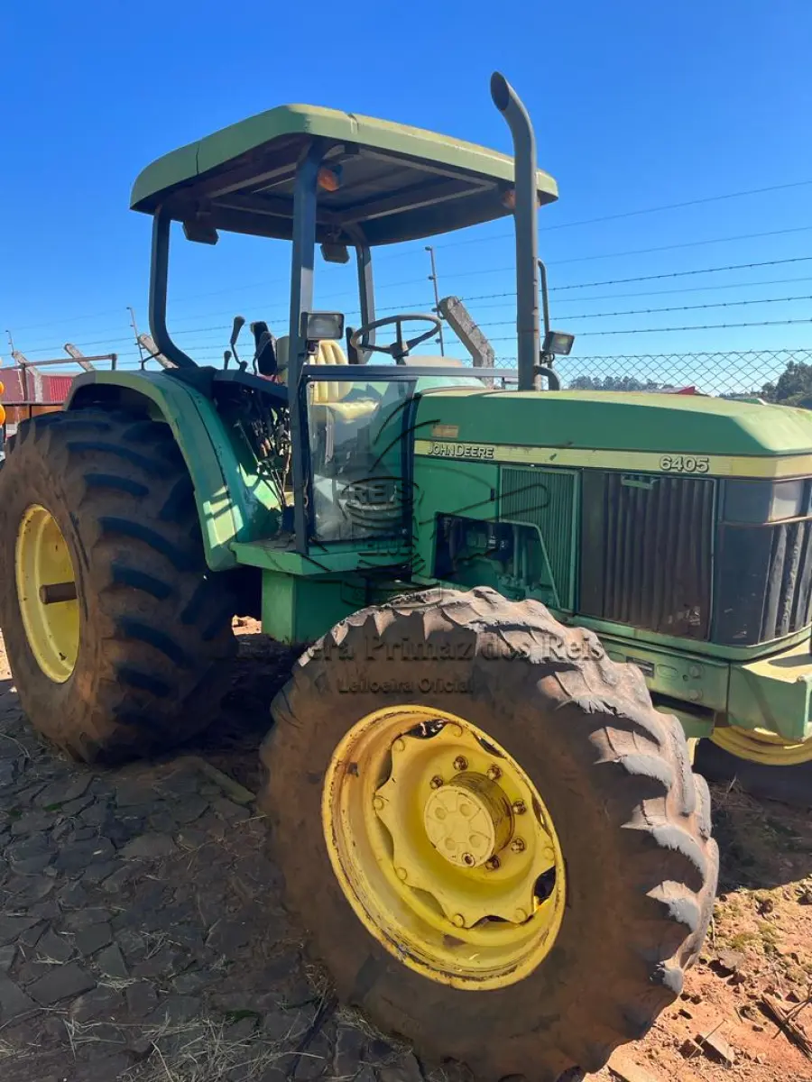 LOTE 001 - TRATOR 4 X 4, MARCA JHON DEERE