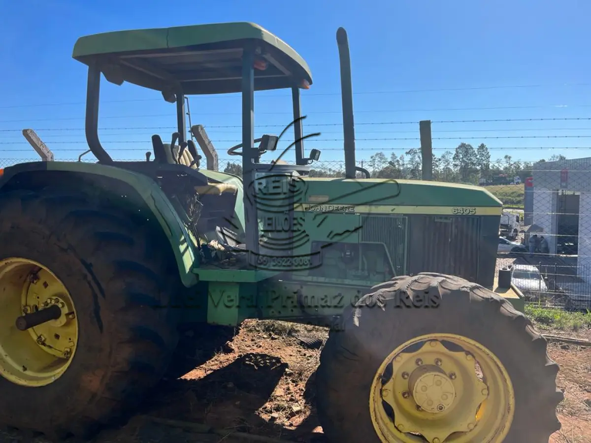 LOTE 001 - TRATOR 4 X 4, MARCA JHON DEERE