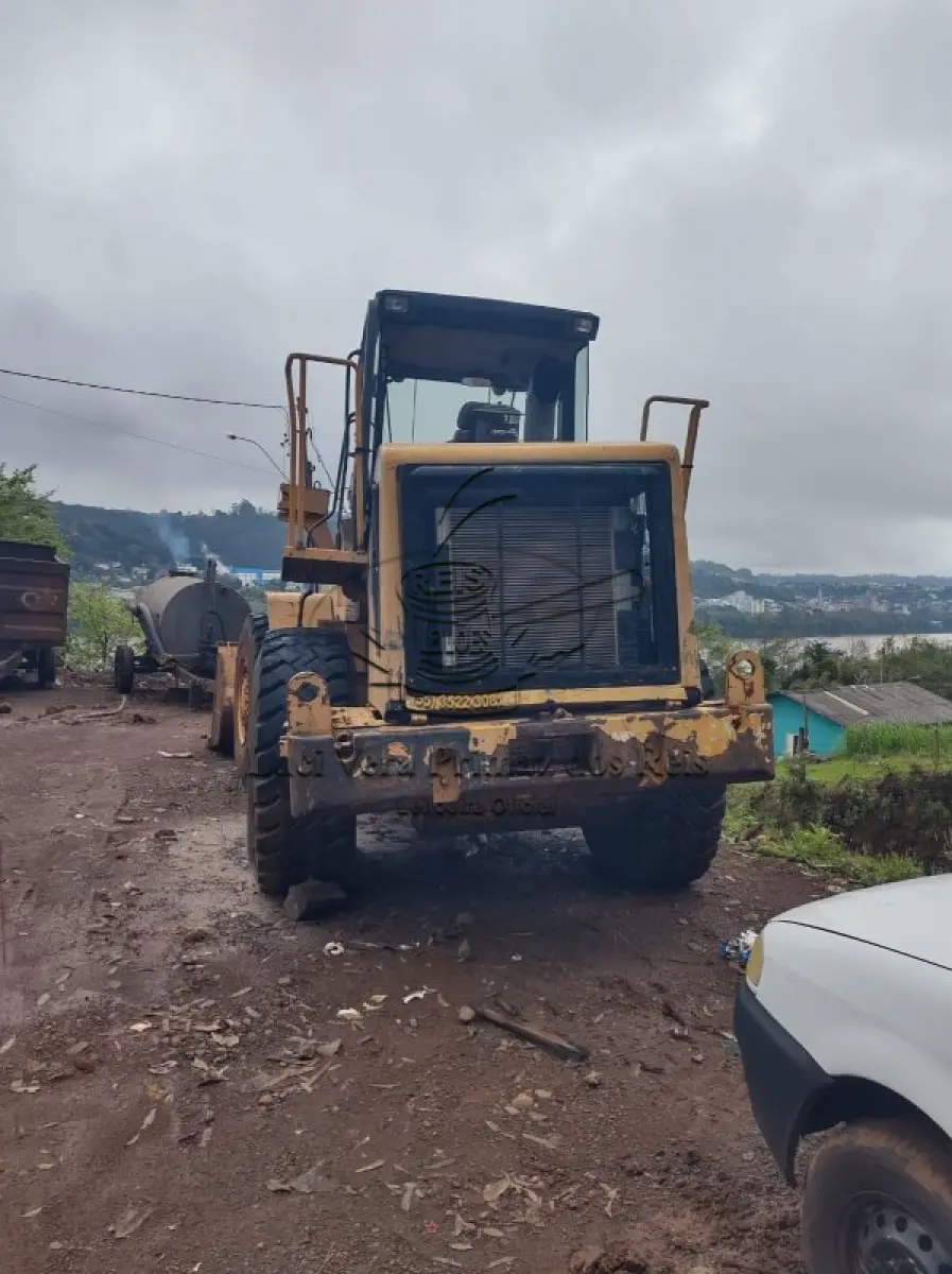 LOTE 002 - PA CARREGADEIRA